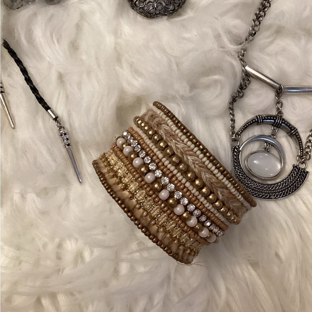 BOHO NECKLACES (5) & (1) BRACELET LOT
